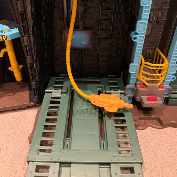 BATCAVE Giant Transforming Playset 33” Tall DC Comics Batman Bat-Tech Spinmaster - Picture 7 of 16